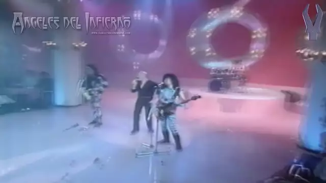 Si Tu No Estas Aqui - Angeles Del Infierno (Live TV)
